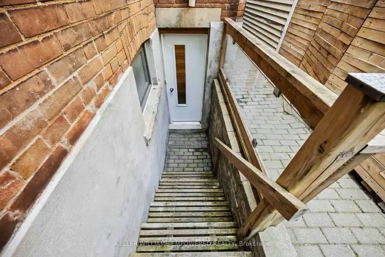 33 Garden Avenue, Toronto, ON, M6R 1H5 - 9