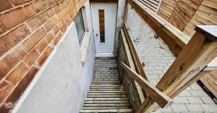 33 Garden Avenue, Toronto, ON, M6R 1H5 - 9