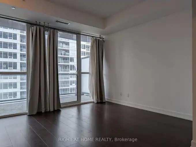 20 Bruyeres Mews, Toronto, ON, M5V 0G8 - 5