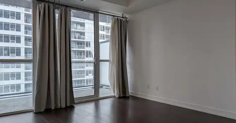 20 Bruyeres Mews, Toronto, ON, M5V 0G8 - 5