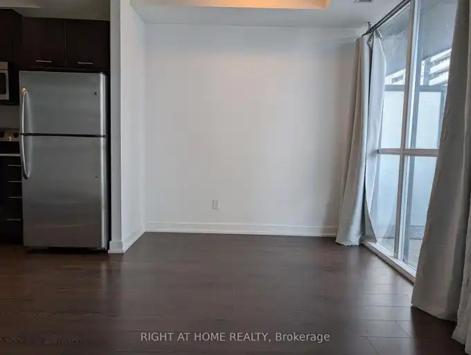 20 Bruyeres Mews, Toronto, ON, M5V 0G8 - 2