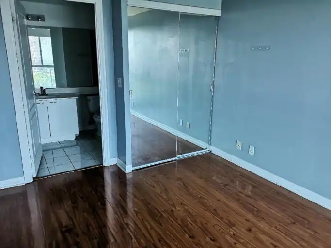 220 Burnhamthorpe Road West, Mississauga, ON, L5B 4N4 - 2