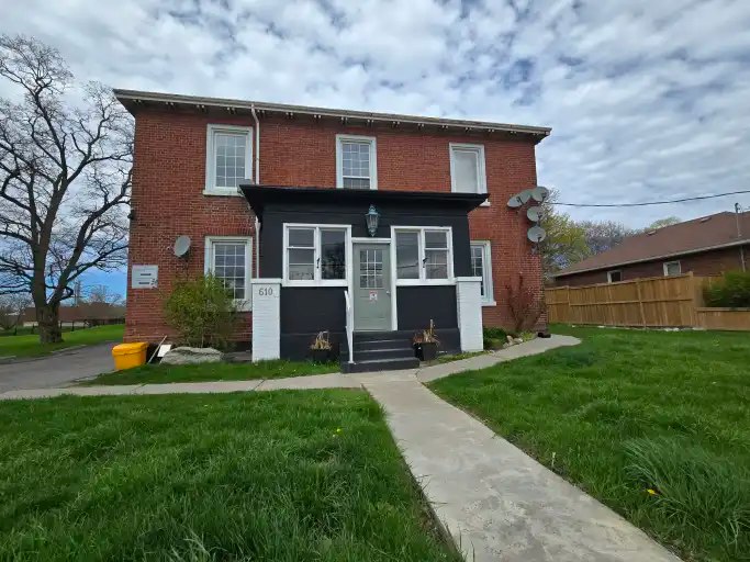 610 Dundas Street West, Whitby, ON, L1N 2N2