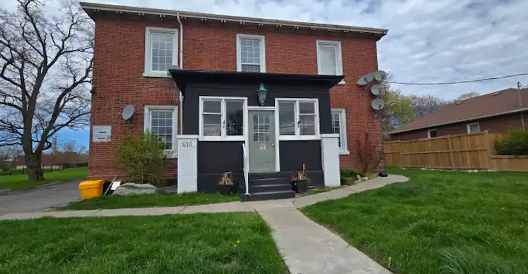 610 Dundas Street West, Whitby, ON, L1N 2N2