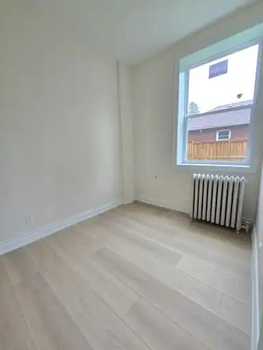 610 Dundas Street West, Whitby, ON, L1N 2N2 - 4