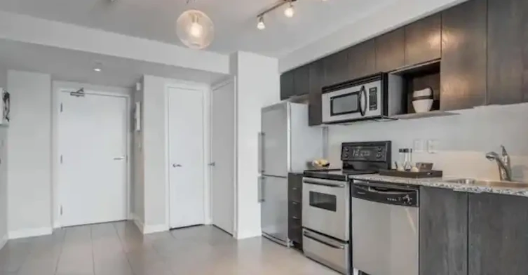 15 Fort York Boulevard, Toronto, ON, M5V 3Y4 - 9