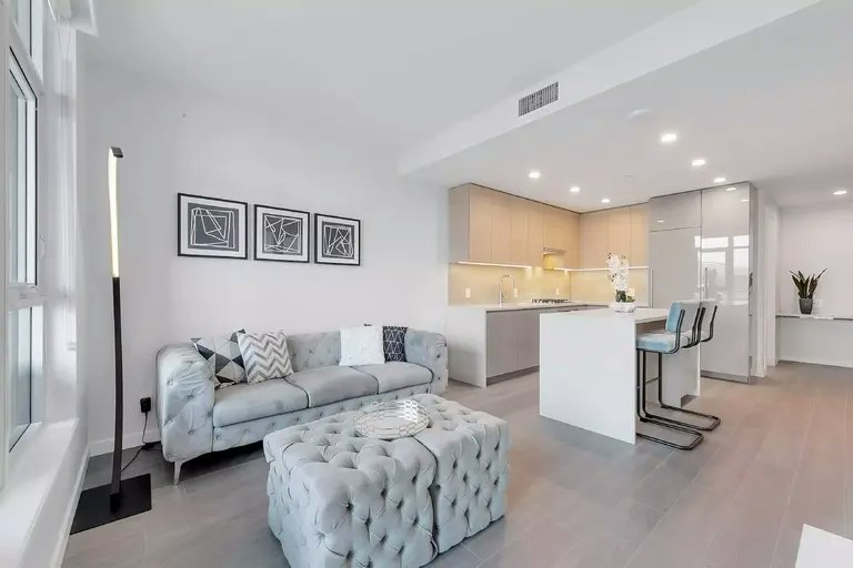 2108 Gilmore Avenue, Burnaby, BC, V5C 0N8
