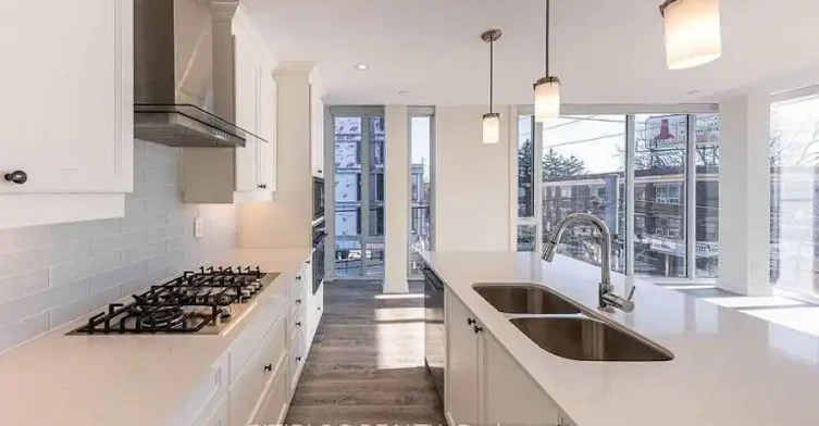 200 Woodbine Avenue, Toronto, ON, M4L 3P2 - 7