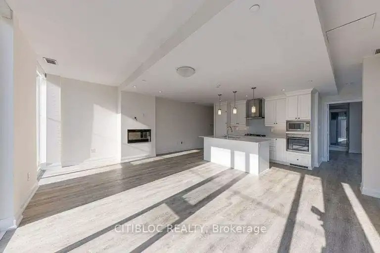 200 Woodbine Avenue, Toronto, ON, M4L 3P2