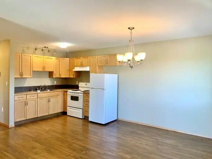 4010 49 Avenue, Innisfail, AB, T4G 1C6 - 2