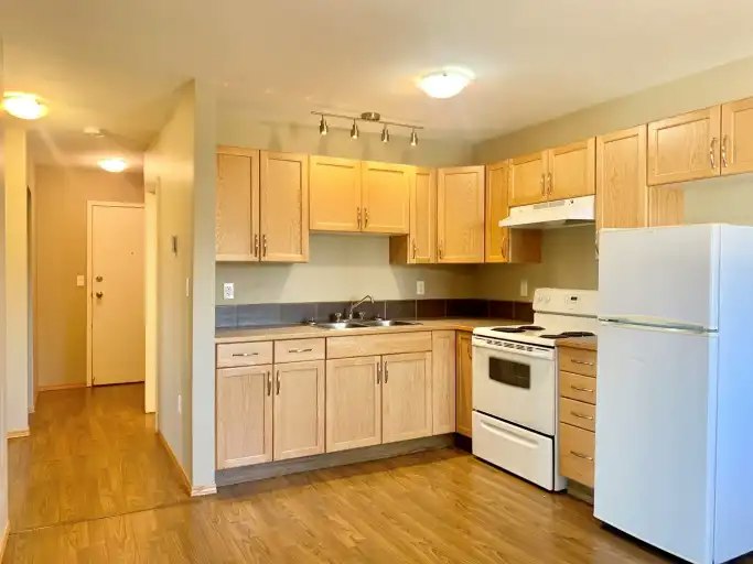 4010 49 Avenue, Innisfail, AB, T4G 1C6 - 3