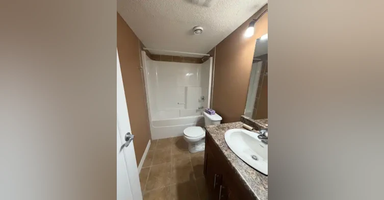 11137 96 Street, Edmonton, AB, T5G 1S8 - 4
