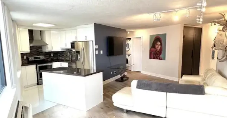 250 Queens Quay West, Toronto, ON, M5J 2Y7