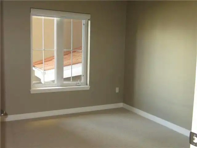 10333 112 Street Northwest, Edmonton, AB, T5K 0B4 - 9