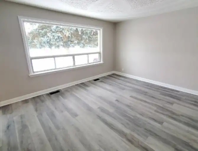 1456 Lakefield Street, Oshawa, ON, L1J 3Z2 - 2