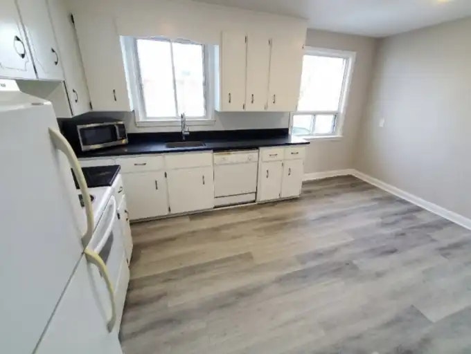 1456 Lakefield Street, Oshawa, ON, L1J 3Z2 - 4