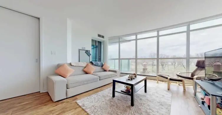 215 Fort York Boulevard, Toronto, ON, M5V 4A1