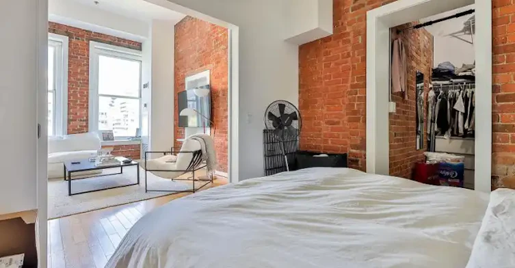 915 King Street West, Toronto, ON, M6K 3M2
