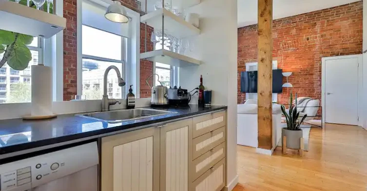 915 King Street West, Toronto, ON, M6K 3M2 - 2