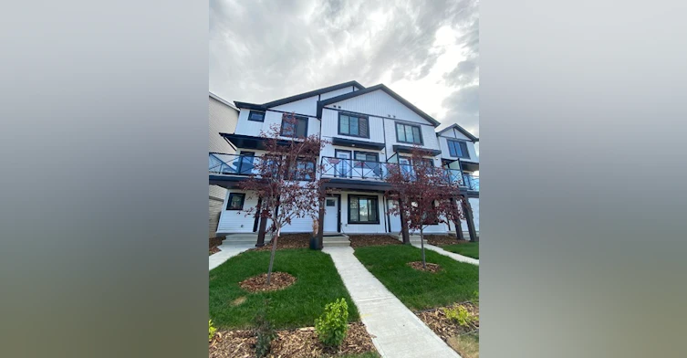 19737 28 Avenue Northwest, Edmonton, AB, T6J 4G4