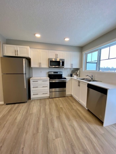 19737 28 Avenue Northwest, Edmonton, AB, T6J 4G4 - 10