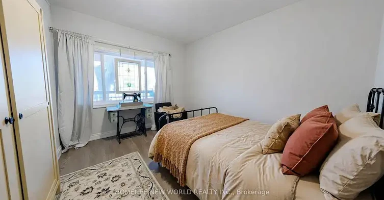 10 Dixon Avenue, Toronto, ON, M4L 1N3 - 3