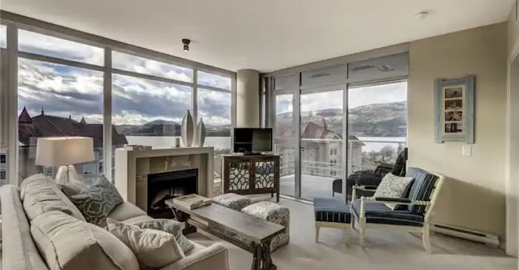 1075 Sunset Drive, Kelowna, BC, V1Y 9Y9 - 2