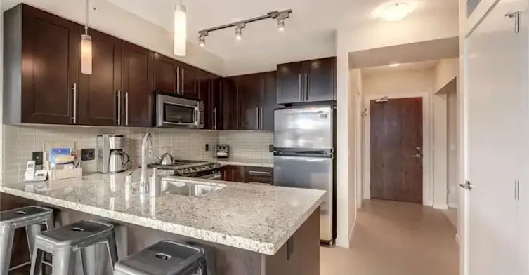 1075 Sunset Drive, Kelowna, BC, V1Y 9Y9 - 4