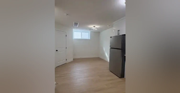 9844 155 Street Northwest, Edmonton, AB, T5P 2K9 - 5