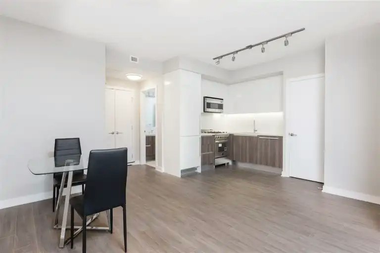 4900 Lennox Lane, Burnaby, BC, V5H 0G9 - 3