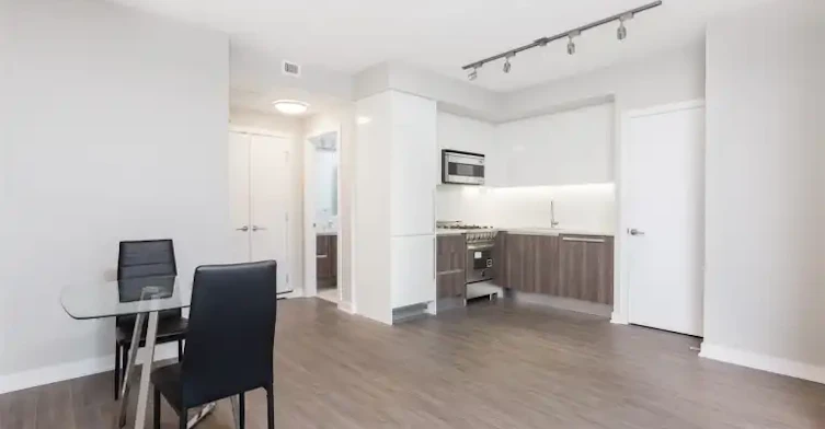 4900 Lennox Lane, Burnaby, BC, V5H 0G9 - 3