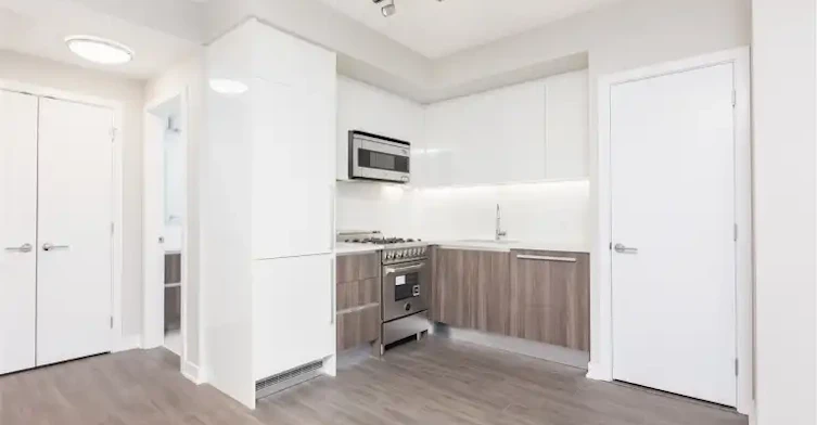 4900 Lennox Lane, Burnaby, BC, V5H 0G9