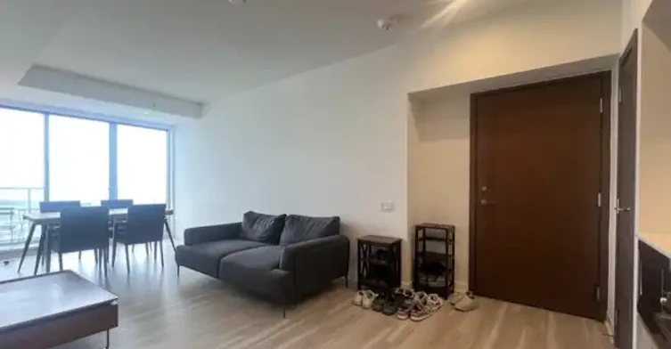 17 Bathurst Street, Toronto, ON, M5V 0N1