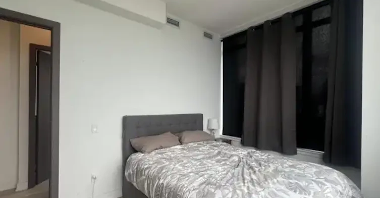 17 Bathurst Street, Toronto, ON, M5V 0N1 - 5