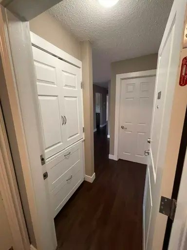 9725 82 Avenue Northwest, Edmonton, AB, T6E 1Y6 - 4