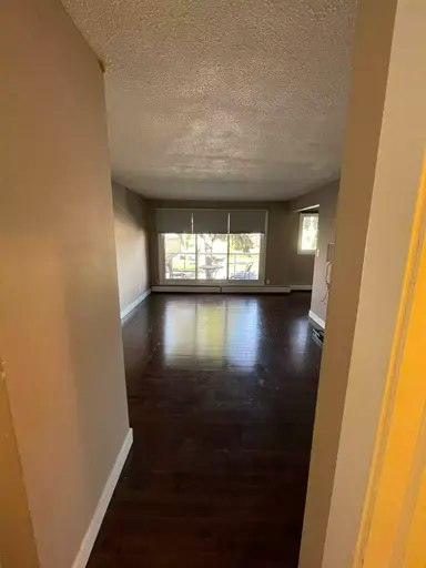 9725 82 Avenue Northwest, Edmonton, AB, T6E 1Y6 - 5