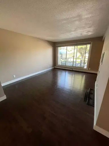 9725 82 Avenue Northwest, Edmonton, AB, T6E 1Y6 - 6