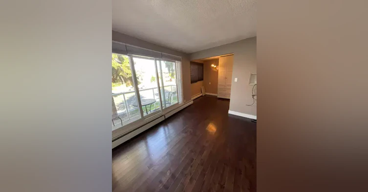 9725 82 Avenue Northwest, Edmonton, AB, T6E 1Y6 - 7