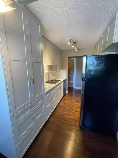 9725 82 Avenue Northwest, Edmonton, AB, T6E 1Y6 - 9