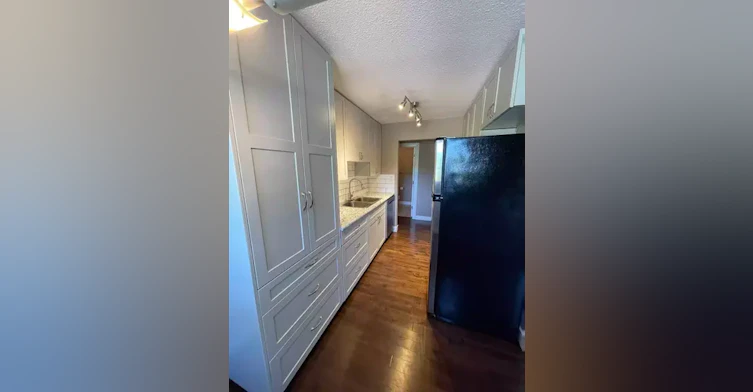 9725 82 Avenue Northwest, Edmonton, AB, T6E 1Y6 - 9