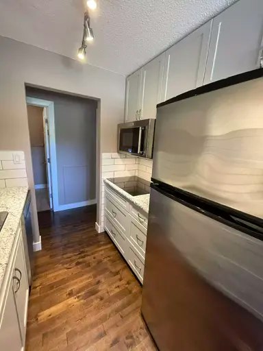 9725 82 Avenue Northwest, Edmonton, AB, T6E 1Y6 - 10