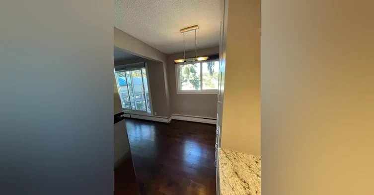 9725 82 Avenue Northwest, Edmonton, AB, T6E 1Y6 - 8