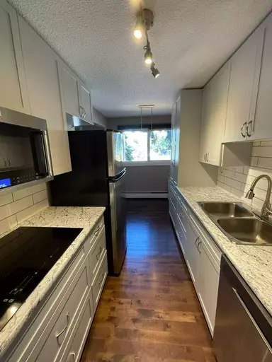 9725 82 Avenue Northwest, Edmonton, AB, T6E 1Y6 - 11