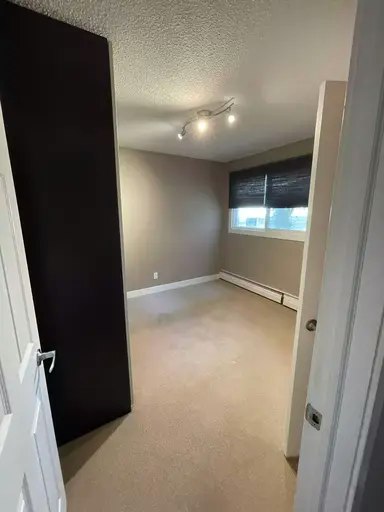 9725 82 Avenue Northwest, Edmonton, AB, T6E 1Y6 - 12