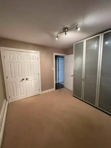 9725 82 Avenue Northwest, Edmonton, AB, T6E 1Y6 - 13