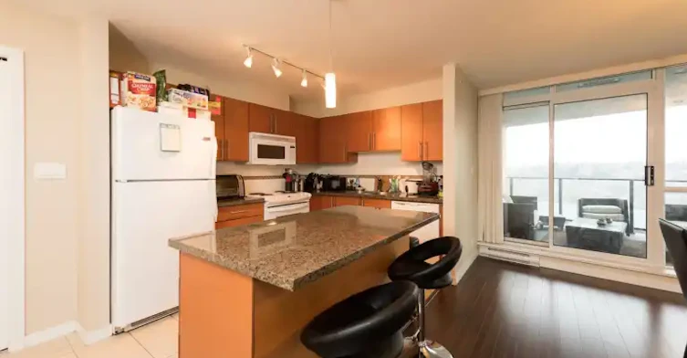 2225 Holdom Avenue, Burnaby, BC, V5B 0A2 - 2