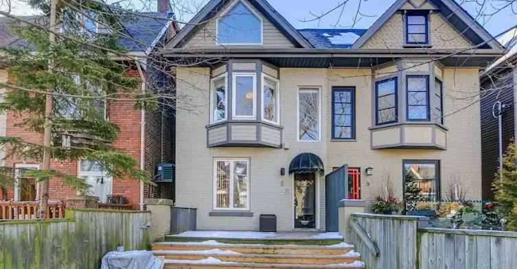 6 Prust Avenue, Toronto, ON, M4L 2M8