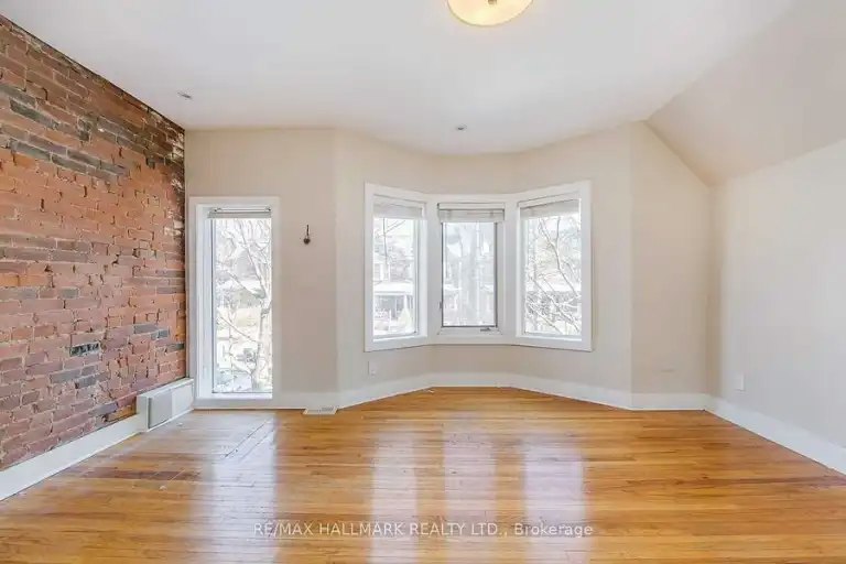 6 Prust Avenue, Toronto, ON, M4L 2M8 - 9