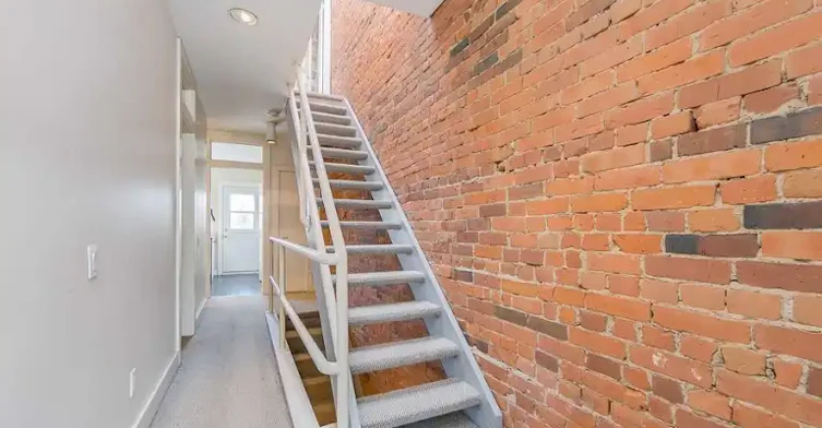 6 Prust Avenue, Toronto, ON, M4L 2M8 - 3