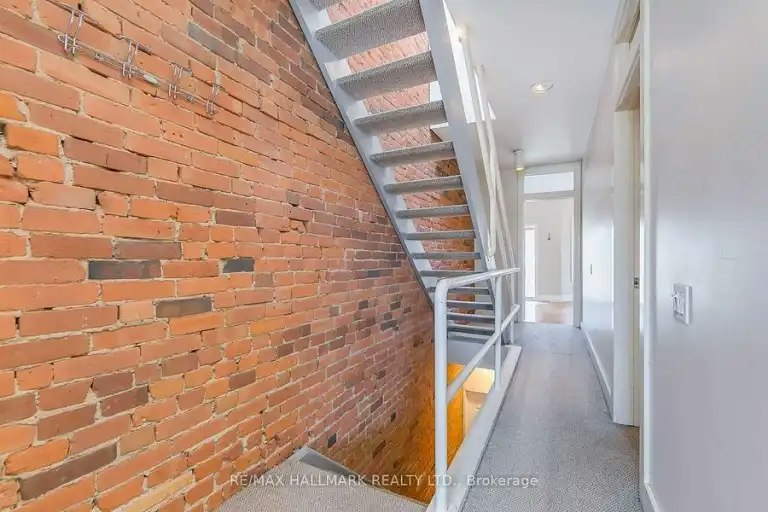 6 Prust Avenue, Toronto, ON, M4L 2M8 - 4